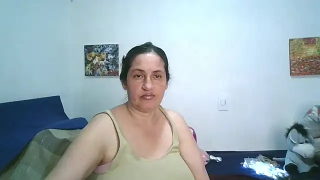 Snapshot of ximenajimenez chatting on June 18, 9:52 pm ximenajimenez online show from June 18, 9:52 pm
