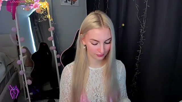 Kimmy powell online show from March 24, 3:00 am