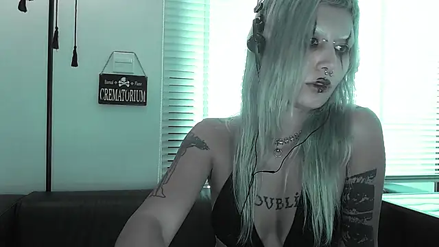 Snapshot of god_x_girl chatting on May 15, 10:50 pm god x girl online show from May 15, 10:50 pm