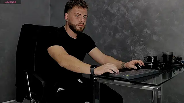 juliusmasters online show from November 11, 8:20 pm