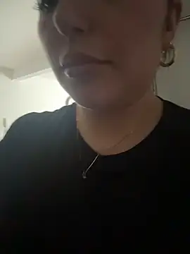 Snapshot of sukhakunis1 chatting on November 13, 3:55 pm sukhakunis1 online show from November 13, 3:55 pm