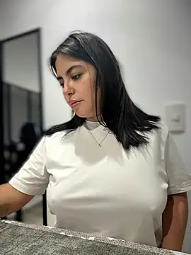 Snapshot of sukhakunis1 chatting on November 26, 12:33 am sukhakunis1 online show from November 26, 12:33 am