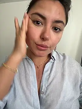 Snapshot of sukhakunis1 chatting on December 1, 3:50 pm sukhakunis1 online show from December 1, 3:50 pm