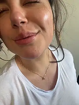 Snapshot of sukhakunis1 chatting on February 20, 1:33 pm sukhakunis1 online show from February 20, 1:33 pm