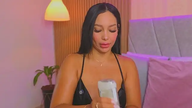 Snapshot of Dakota_diaz_ chatting on February 8, 7:39 pm Dakota diaz online show from February 8, 7:39 pm