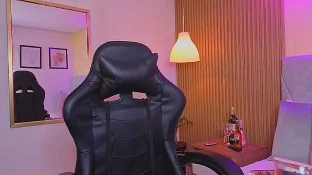 Snapshot of Dakota_diaz_ chatting on February 10, 7:51 pm Dakota diaz online show from February 10, 7:51 pm