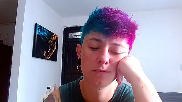 tomboyblue online show from May 21, 6:04 pm