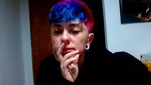 tomboyblue online show from June 11, 12:32 am