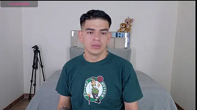 Ares Johnson online show from June 15, 2:08 pm