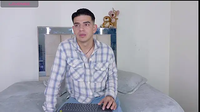 Ares Johnson online show from June 16, 3:42 am