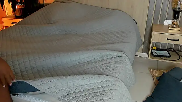 rebeca cortez  online show from March 13, 7:31 pm