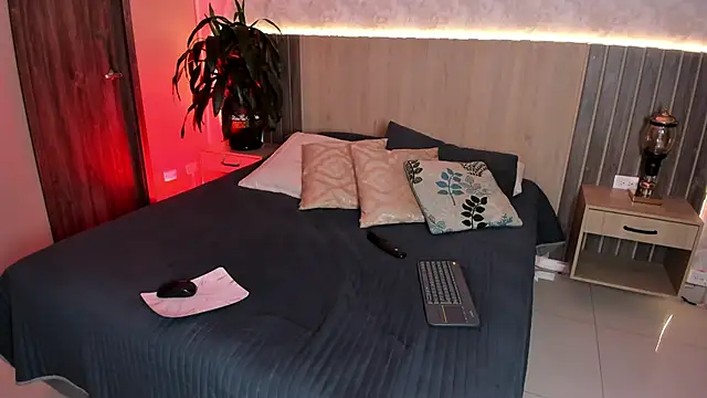 rebeca cortez  online show from April 16, 8:09 pm