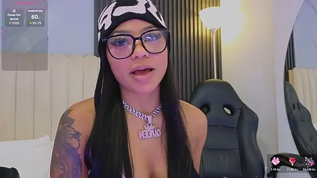 Madiee Rhea online show from April 18, 8:31 pm