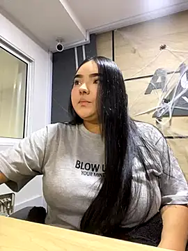 little lissiee online show from October 12, 3:00 pm