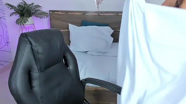 ivette bocelly online show from January 2, 10:22 pm