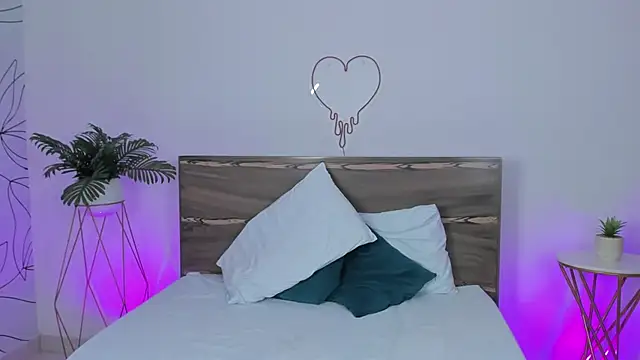 ivette bocelly online show from January 3, 10:29 pm