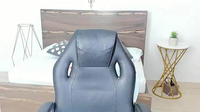 ivette bocelly online show from January 31, 7:18 pm