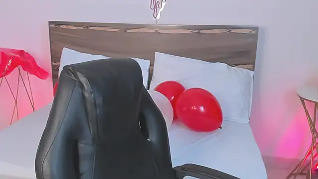 ivette bocelly online show from February 14, 8:05 pm