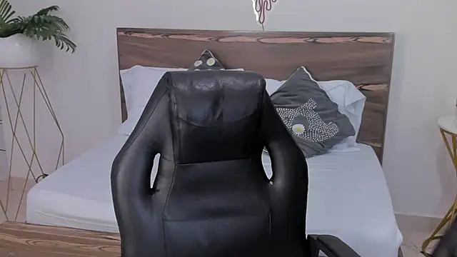 ivette bocelly online show from February 21, 8:16 pm