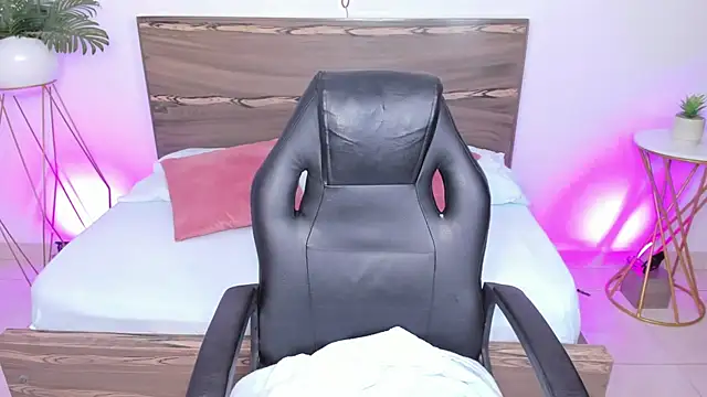 ivette bocelly online show from March 10, 7:29 pm