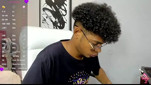 boylittle19cm online show from October 2, 12:45 pm