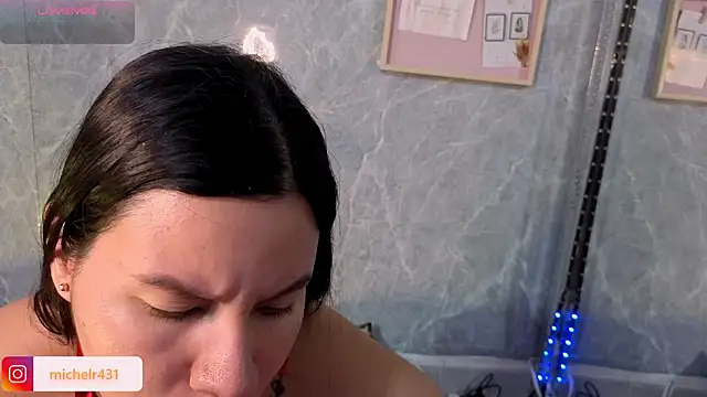 Mia  reys online show from April 7, 1:11 pm