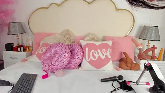 CahitlinBell online show from November 12, 6:03 am