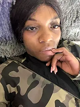 CahitlinBell online show from December 5, 9:40 am