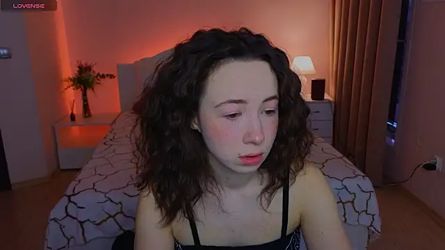 Hayle Hill online show from March 9, 2:04 am