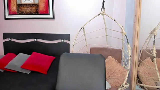  alaiasmile  online show from April 19, 12:04 pm