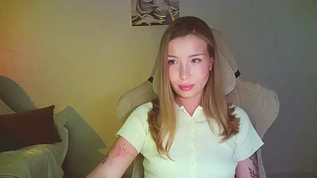 mia raspberrie online show from July 14, 9:31 pm
