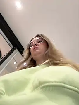 Teya moon  online show from February 9, 4:00 pm