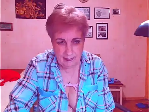 Snapshot of Victoria5643 chatting on April 7, 5:24 pm Victoria5643 online show from April 7, 5:24 pm