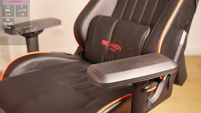 Snapshot of Vikky_Love chatting on February 14, 7:33 pm Vikky Love online show from February 14, 7:33 pm