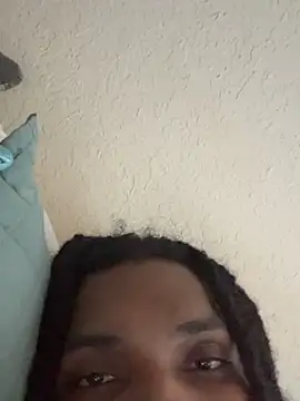 Snapshot of titibread23 chatting on March 25, 9:32 pm titibread23 online show from March 25, 9:32 pm