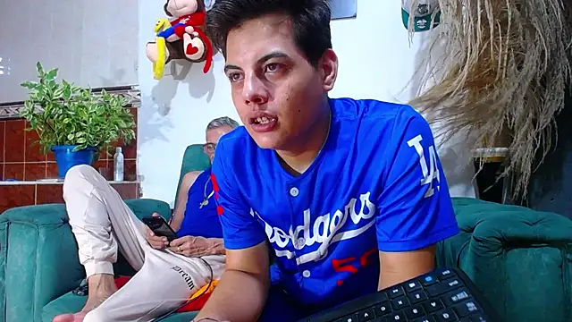 Leon hot X online show from February 23, 7:22 am