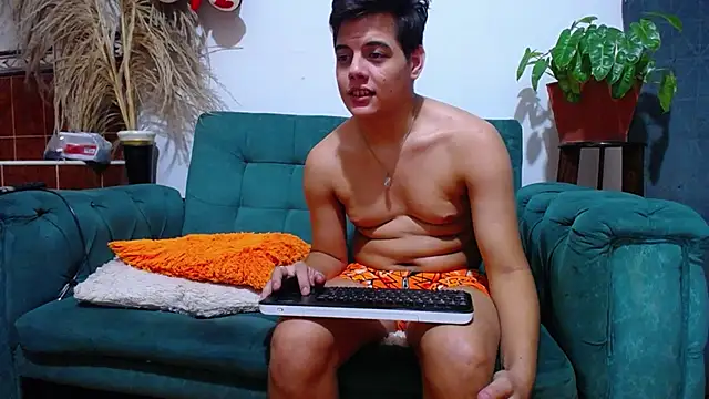 Leon hot X online show from March 1, 10:45 am