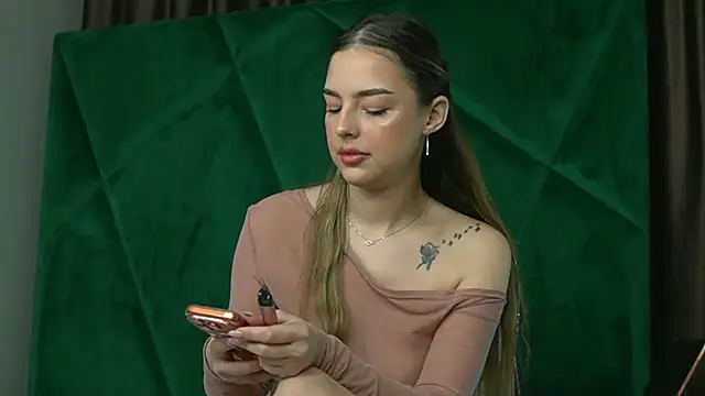 Snapshot of ScarletColes chatting on January 10, 11:42 pm ScarletColes online show from January 10, 11:42 pm