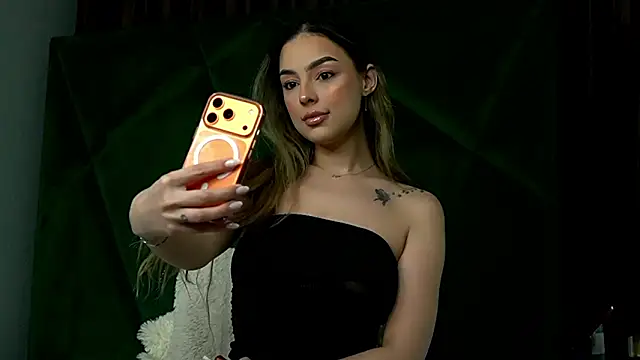 Snapshot of ScarletColes chatting on February 28, 11:06 pm ScarletColes online show from February 28, 11:06 pm