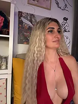 Snapshot of EvelynFrances chatting on July 8, 6:12 pm EvelynFrances online show from July 8, 6:12 pm