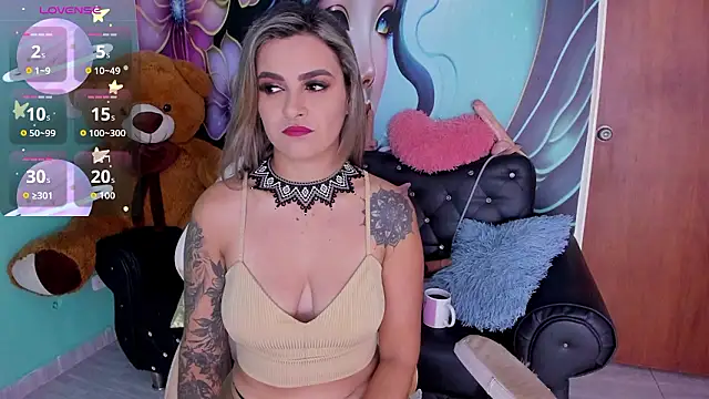 Snapshot of mia_bigtits17 chatting on February 22, 7:23 pm mia bigtits17 online show from February 22, 7:23 pm