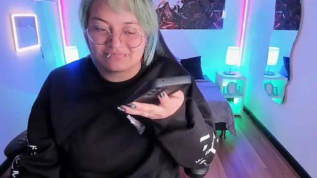 lucky-leah online show from January 17, 3:33 am