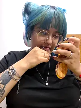 lucky-leah online show from February 19, 4:19 am