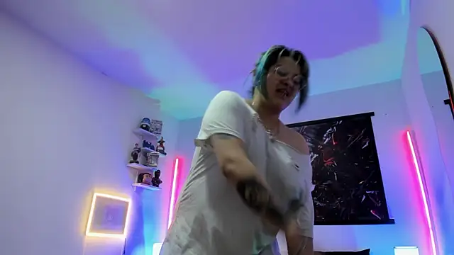 lucky-leah online show from April 19, 4:45 am