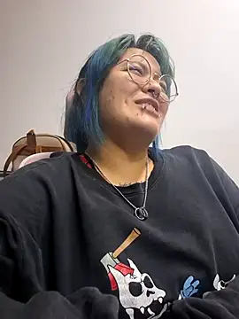 lucky-leah online show from May 20, 3:02 am