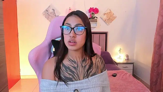 Snapshot of Kayla_foxxy chatting on June 30, 11:17 pm Kayla foxxy online show from June 30, 11:17 pm