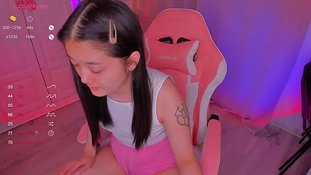 FreyaRaya online show from January 25, 12:05 pm