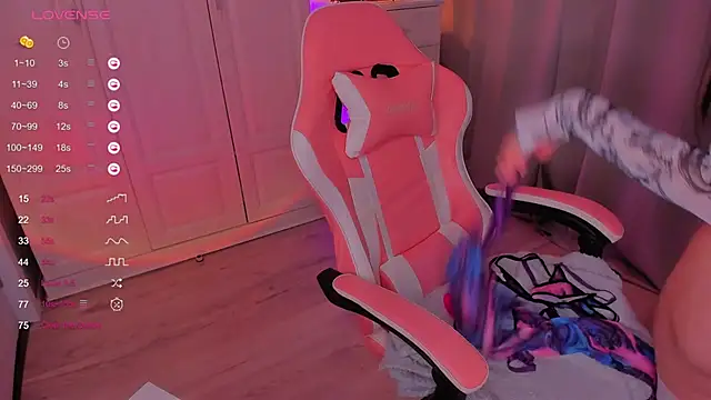 FreyaRaya online show from February 1, 11:54 am