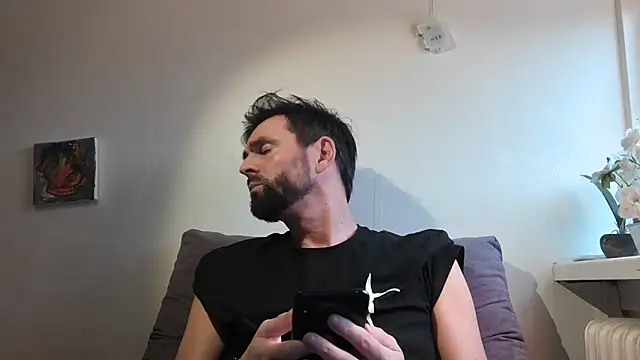 Snapshot of TB1977DK chatting on December 19, 12:23 pm TB1977DK online show from December 19, 12:23 pm