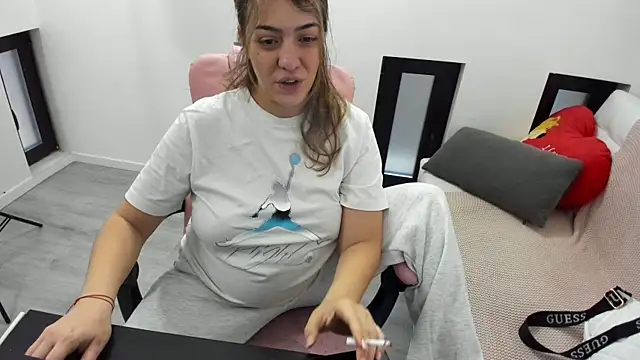 Dyana Kaylinn online show from March 29, 4:56 am